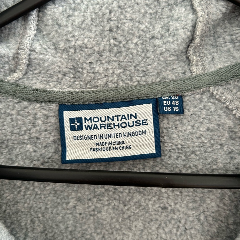 ⭐️Host Pick⭐️ MOUNTAIN WAREHOUSE Hoodie - Picture 4 of 4